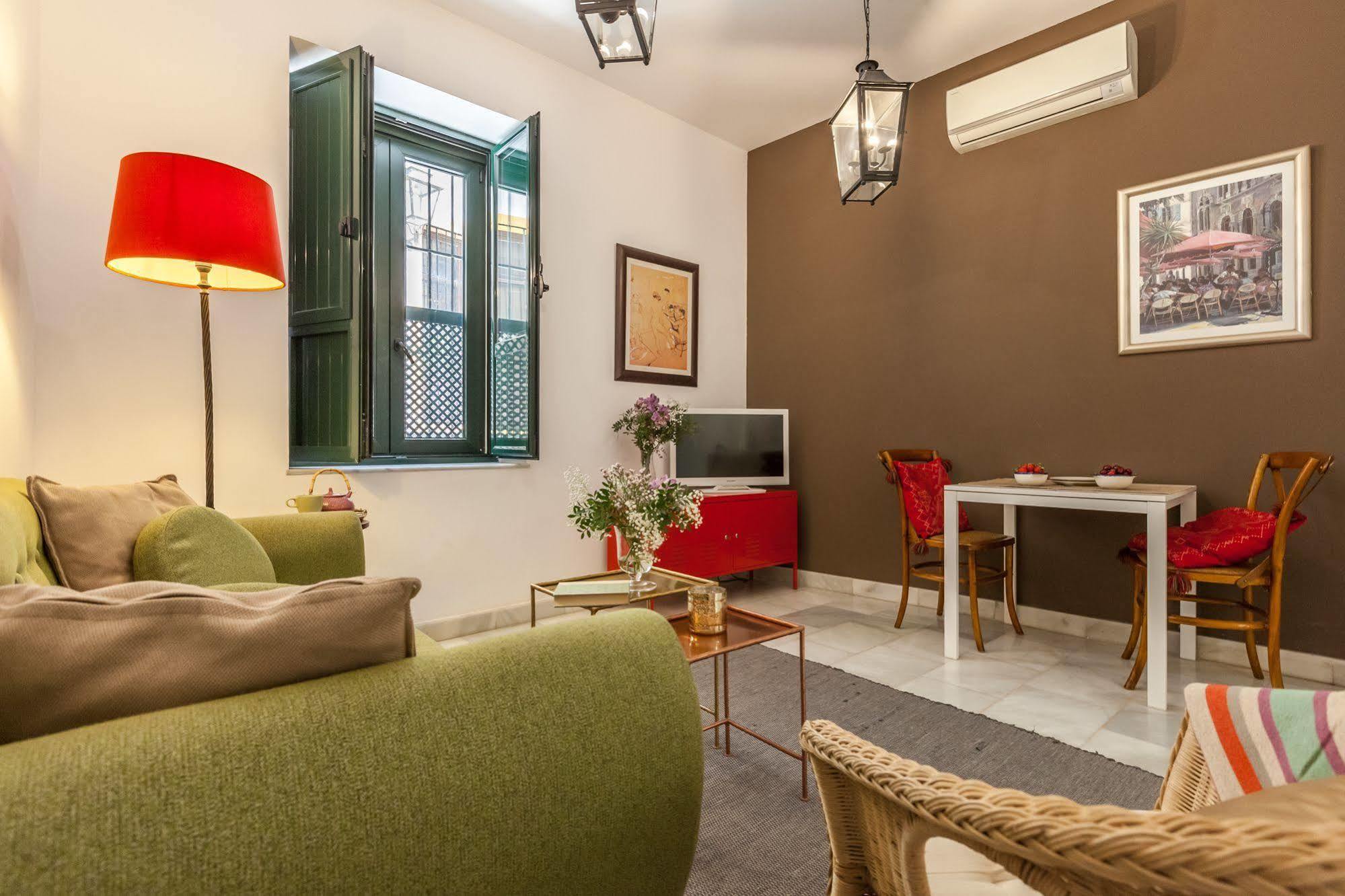 Apartamentos Mariscal Σεβίλλη Εξωτερικό φωτογραφία