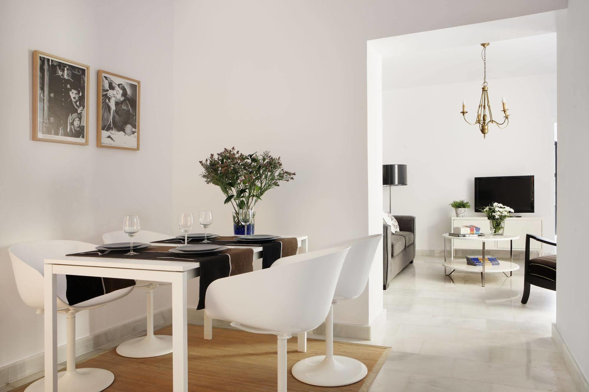 Apartamentos Mariscal Σεβίλλη Εξωτερικό φωτογραφία
